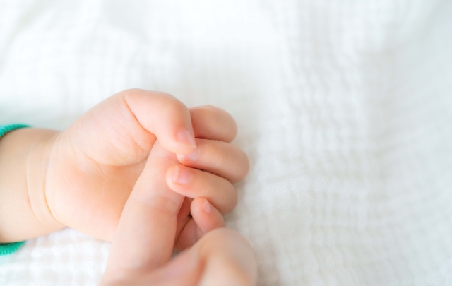 赤ちゃんの手